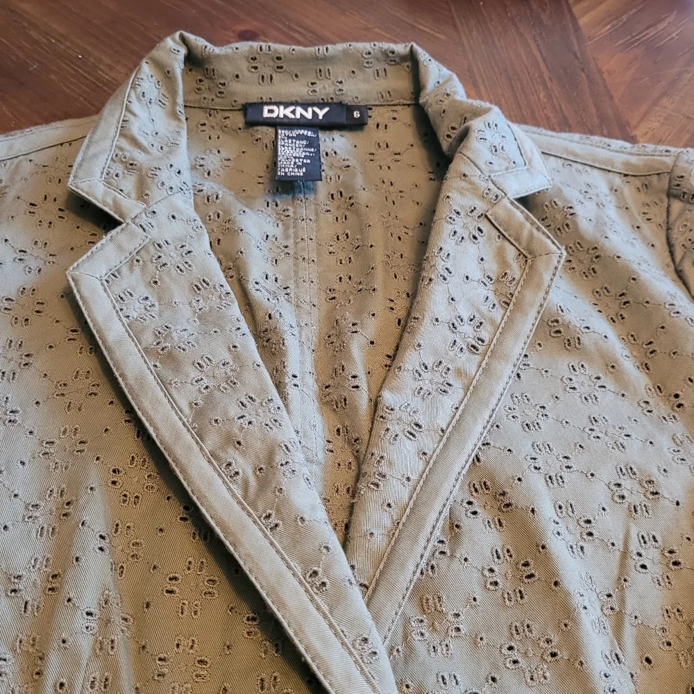 DKNY EMBROIDERED EYELET JACKET | DKNY BLAZER | DKNY JACKET | OLIVE GREEN | EUC